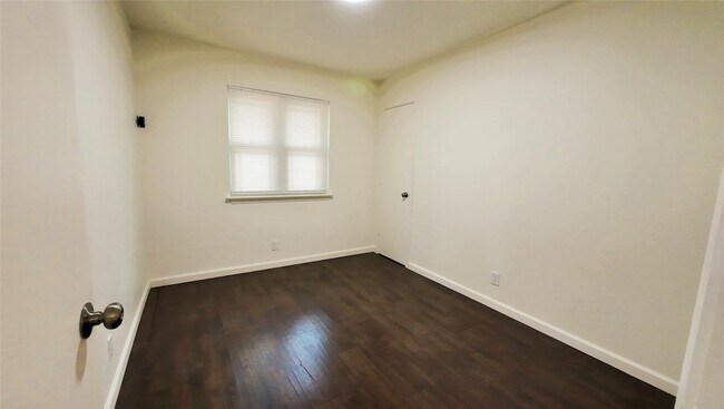 Building Photo - 1404 Woodfern Dr