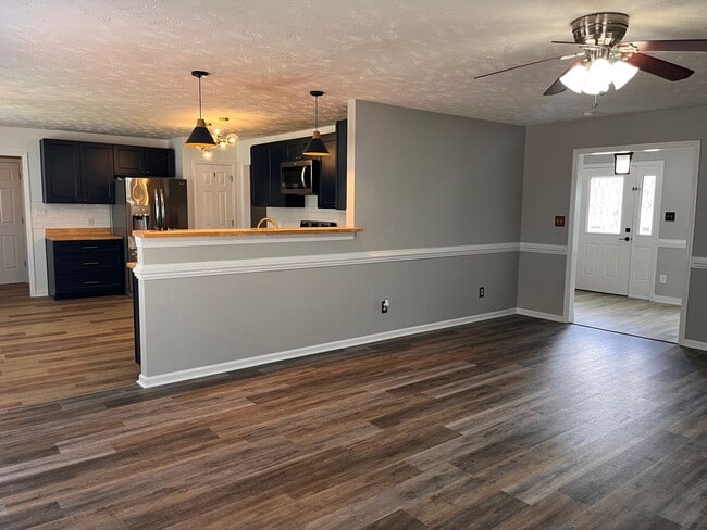 Building Photo - Avail NOW'n ROCK CREEK!