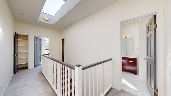 Building Photo - 2425 Market St
