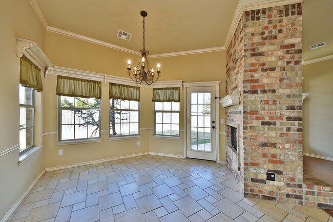 Building Photo - Amazing Home - 3 bed 2 bath - Edmond Schools