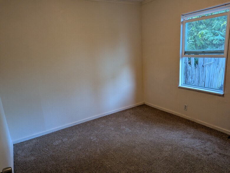 Building Photo - 14726 Manor Way