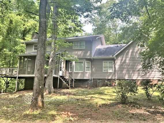 Building Photo - 1760 Deer Run Dr SW