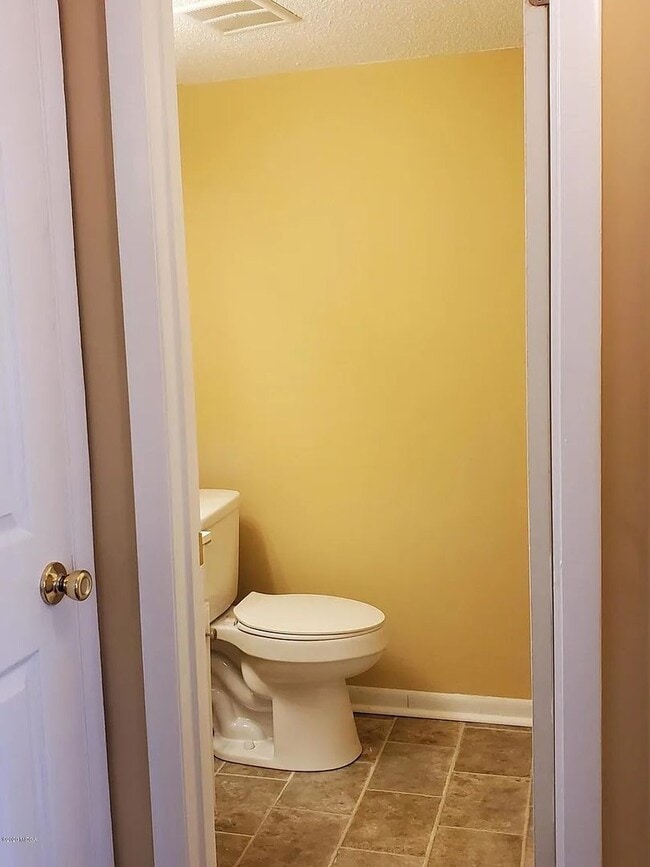 Building Photo - Coming Soon: 3 Bed, 2.5 Bath Condo