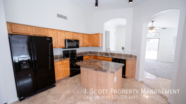 Building Photo - 1289 N Balboa Dr