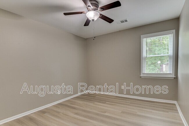 Building Photo - 454 Windtree Pl