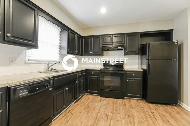 Building Photo - 3 Bedroom Pet-Friendly Home in Kansas City, MO with Main Street Renewal