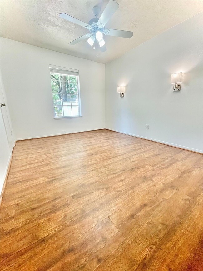 Building Photo - 3126 Village Woods Dr