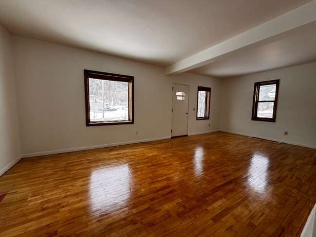 Building Photo - 416 W Munising Ave
