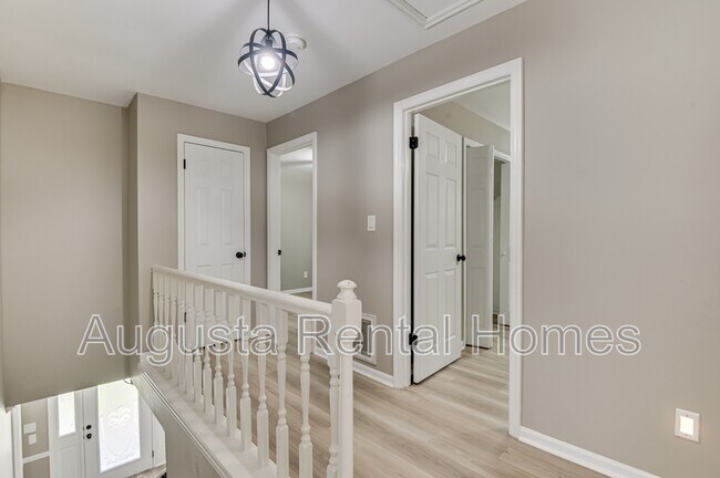 Building Photo - 454 Windtree Pl