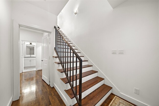 Building Photo - 1005 Bingham St