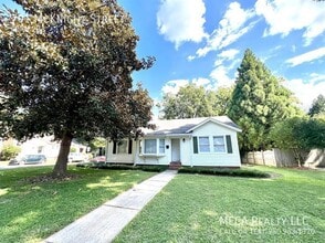 Building Photo - 701 McKnight St