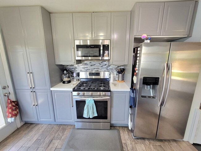 Building Photo - Great Single Family Home in West Long Beach