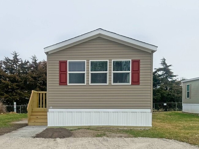 Building Photo - 14876 Washington Rd