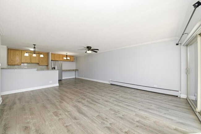 Building Photo - 16 E Old Willow Rd