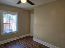 Building Photo - 336 W 41st St