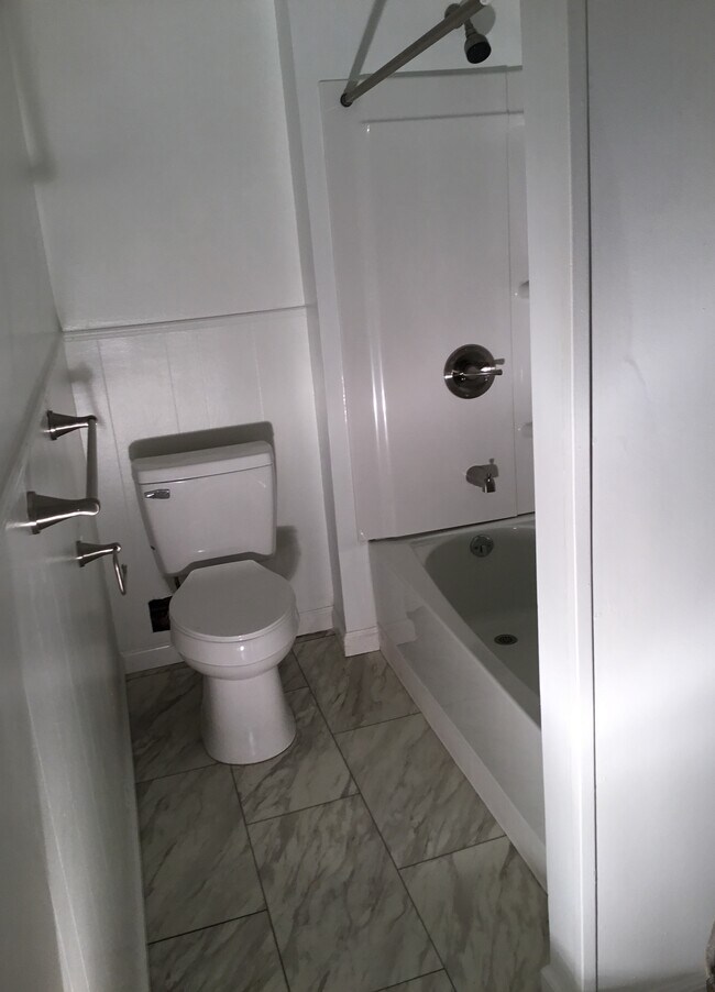 Building Photo - 19-21 Penrose Avenue