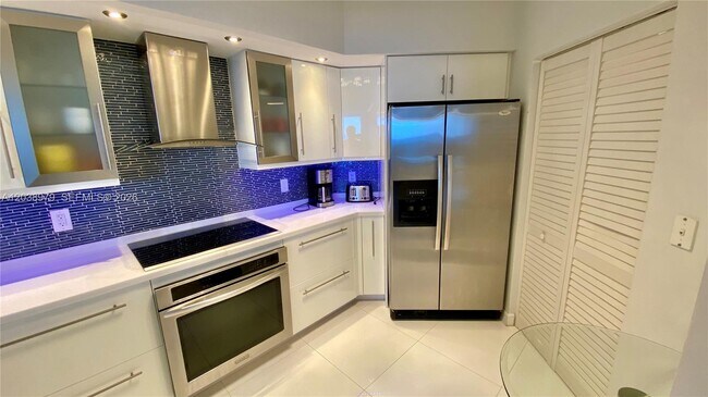 Building Photo - 16699 Collins Ave