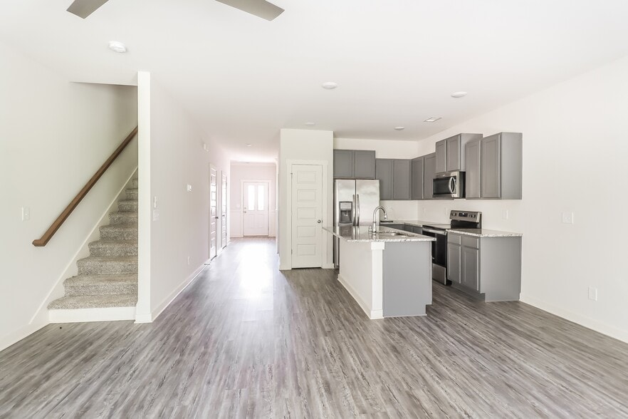 Building Photo - 608 The Heights Ln