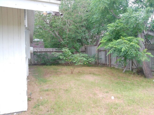 Building Photo - 109 Sutherland Dr