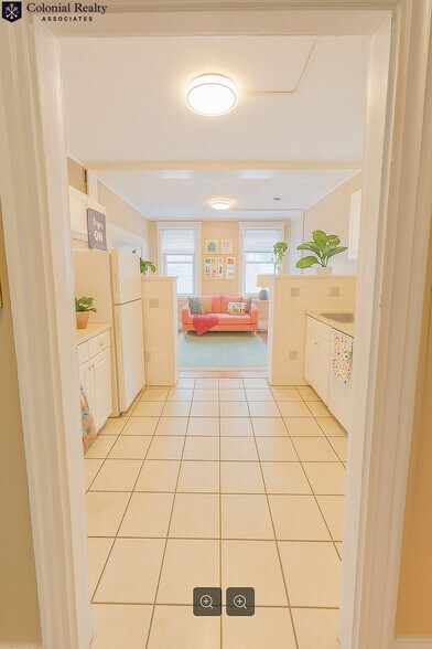 Building Photo - 68 Egmont St