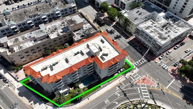 Building Photo - 2600 Collins Ave