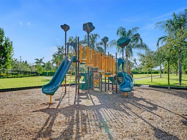Building Photo - 4810 Eucalyptus Dr