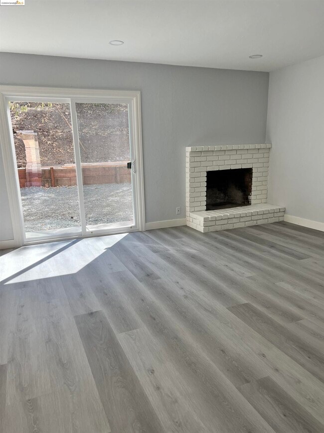 Building Photo - 54 S Lake Dr