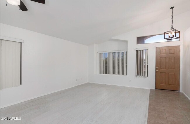 Building Photo - 537 E Appaloosa Rd