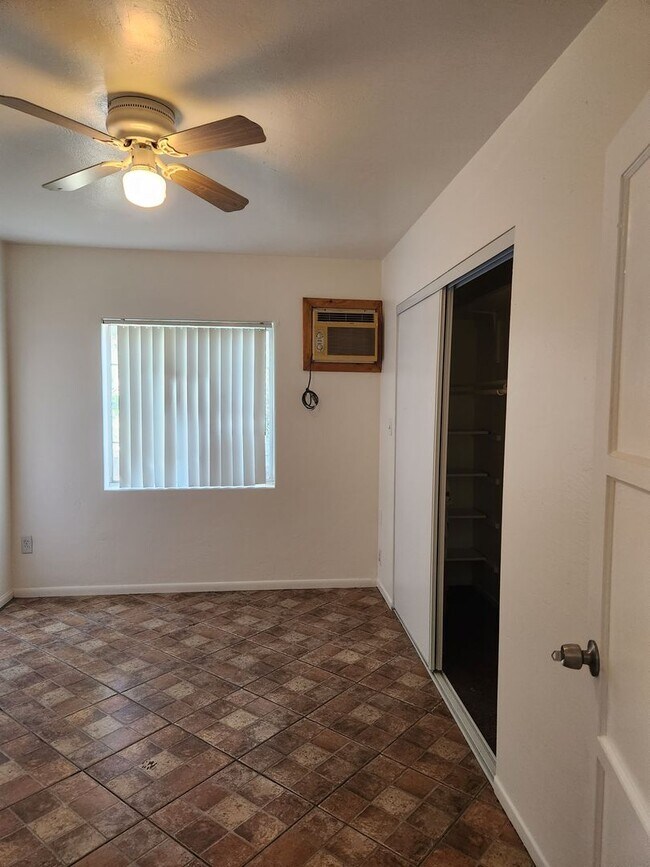 Building Photo - Bryant