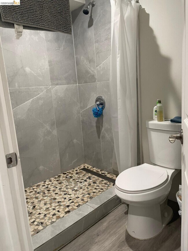 Building Photo - 2624 Regent St