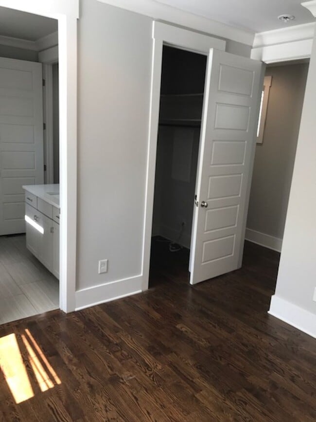 Building Photo - 1104A W Grove Ave