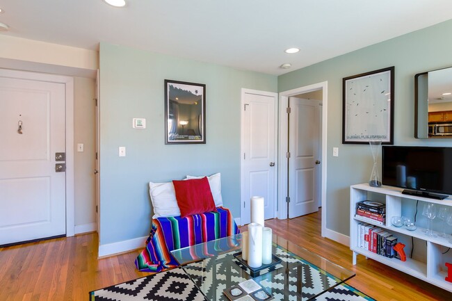 Building Photo - Stylish Condo in Hill East - Parking Space...
