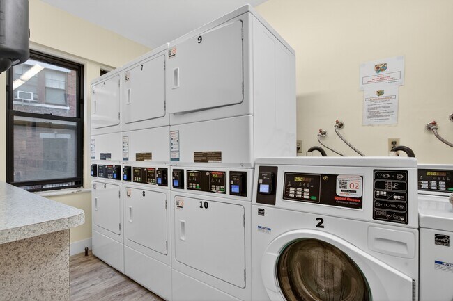 Building Photo - 137 Englewood Ave