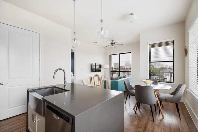 Building Photo - 1508 Blodgett St