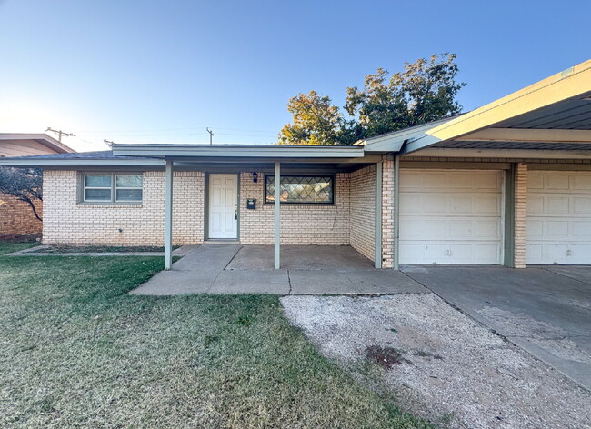 Building Photo - Newly-updated, 3-bedroom near LCU!