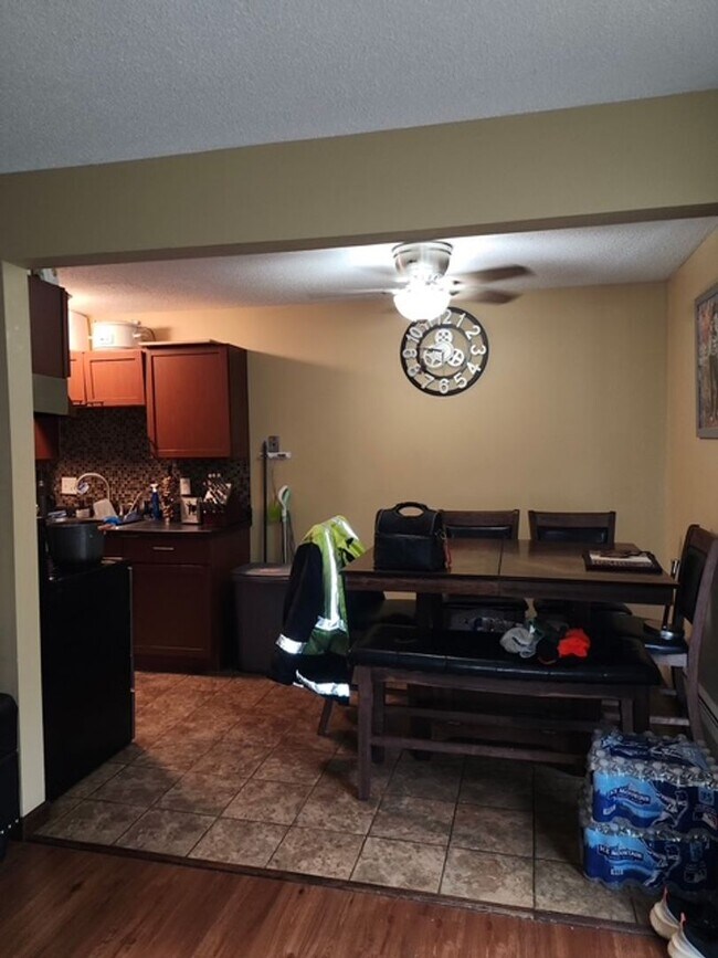 Building Photo - Spacious 2 bedroom in Hopkins