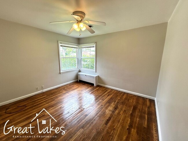 Building Photo - Stunning 3 Bedroom 1 Bathroom now availabl...