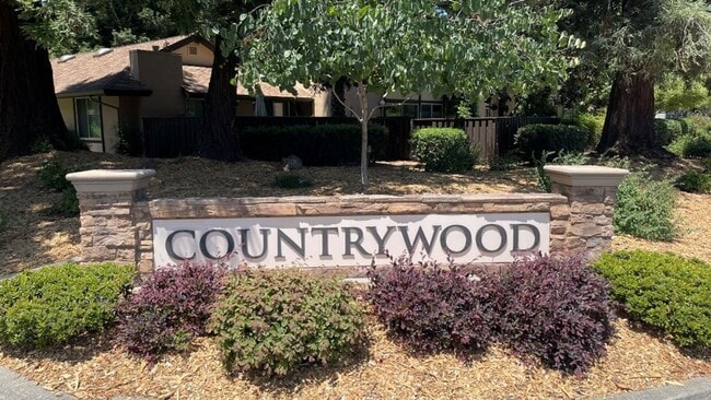 Building Photo - Walnut Creek! Highly desirable Countrywood...