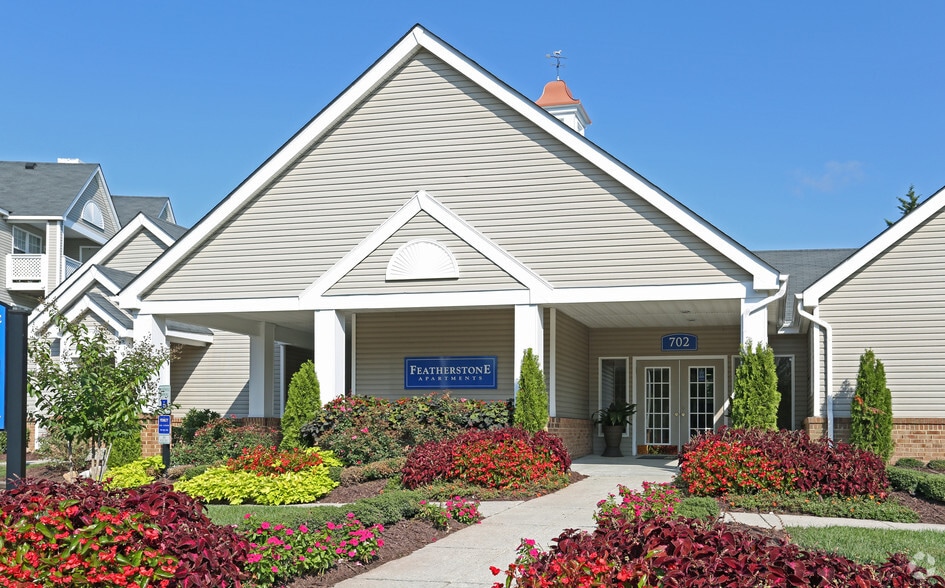 Leasing Office - Featherstone Apartments at Kiln Creek