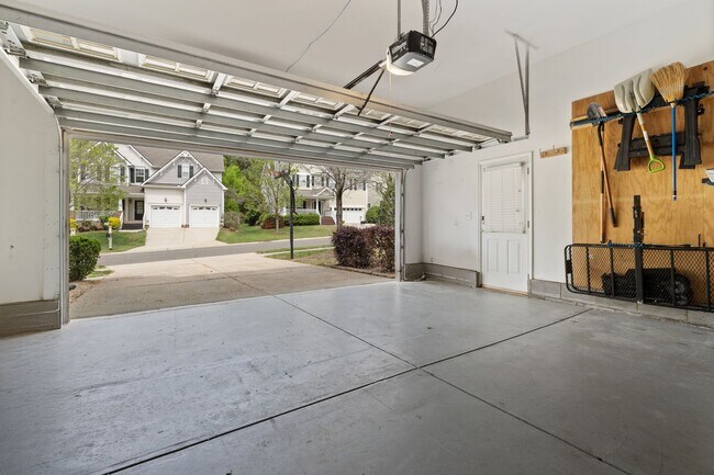 Building Photo - 3809 Stoneybrook Dr