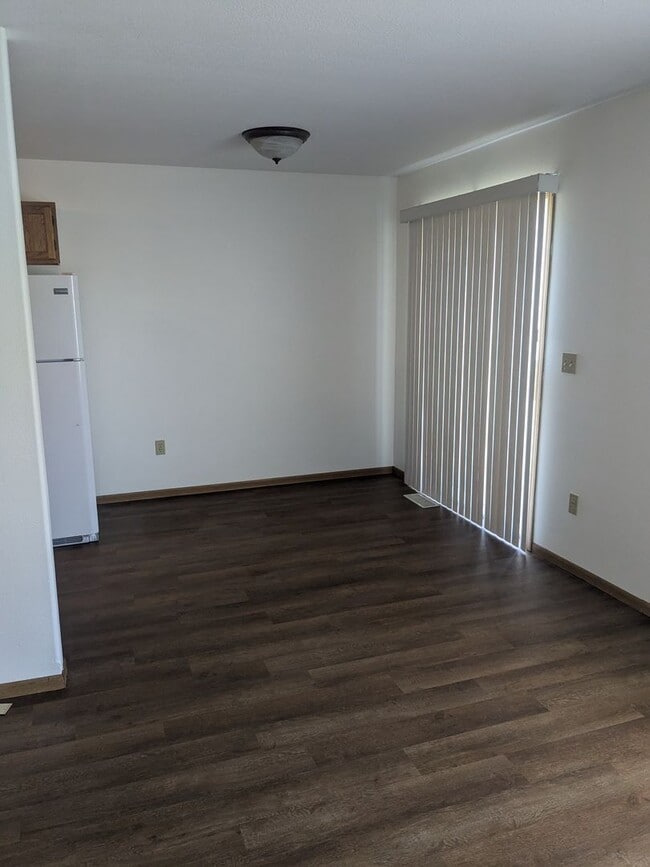 Building Photo - 3 Bedroom 1.5 Bathroom 4plex