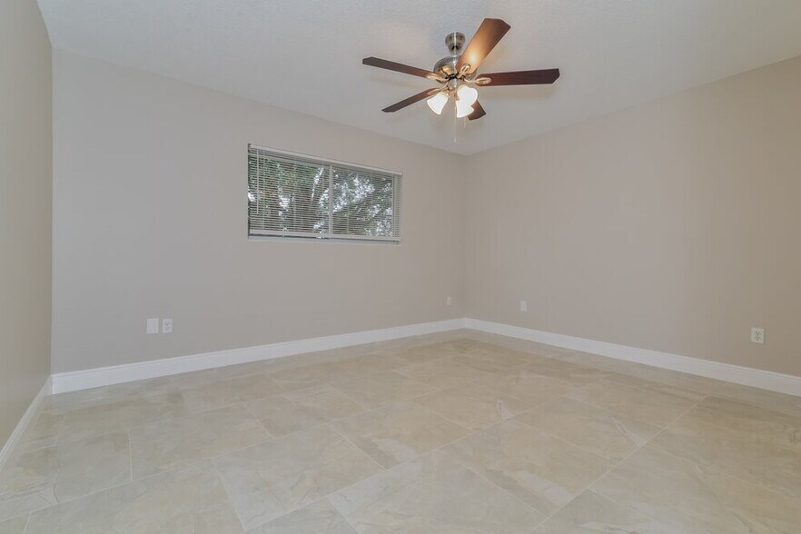 Building Photo - 3051 Bloomsbury Dr