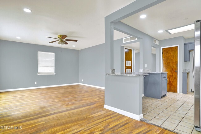 Building Photo - 4309 Mobile Ave