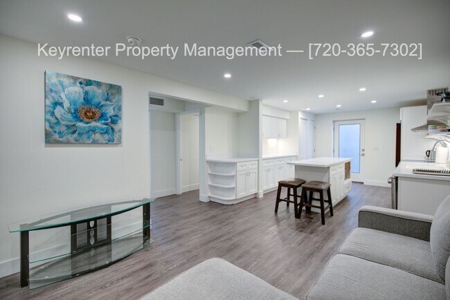 Building Photo - Single Apartment (brand new)