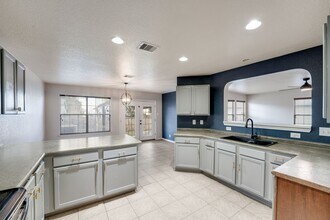 Building Photo - Charming & Spacious 3/2.5 in Mesa Creek