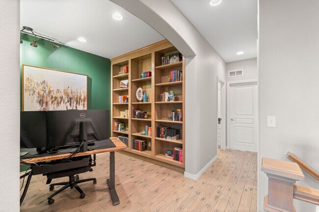 Building Photo - Modern Comfort Meets Mountain Convenience in This Littleton Home!!