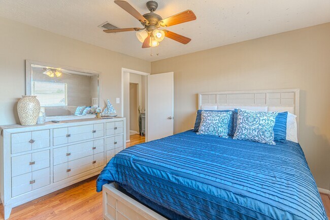 Building Photo - 13417 Bunker Hill Dr