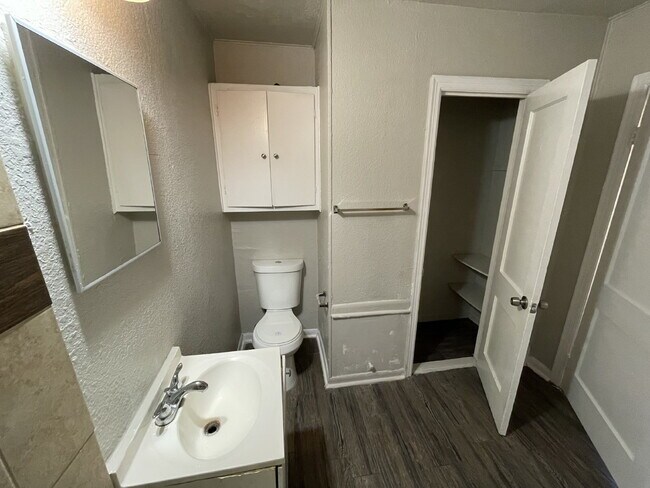 Building Photo - Little Pink House!! Little Pink House!! (1 bed/1bath)