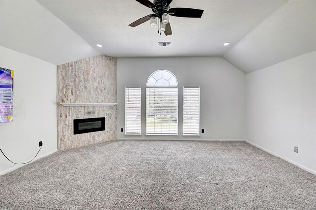 Building Photo - 12915 Stratford Heights Dr