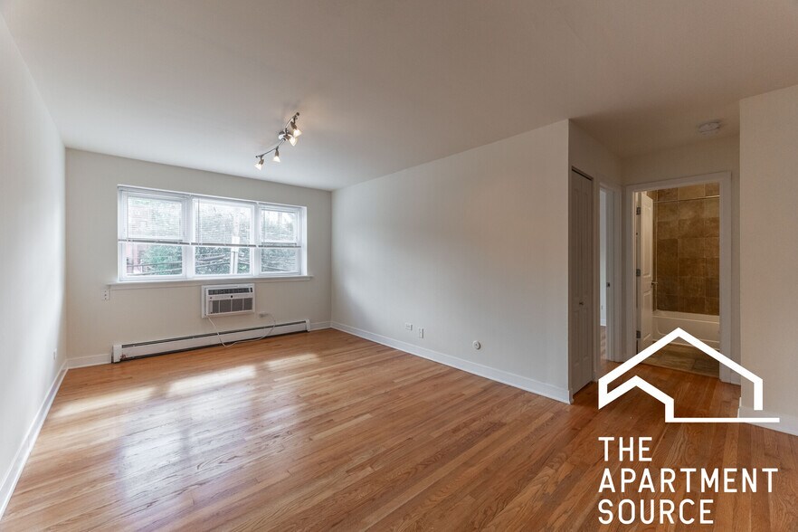 Building Photo - 628 W Wrightwood Ave